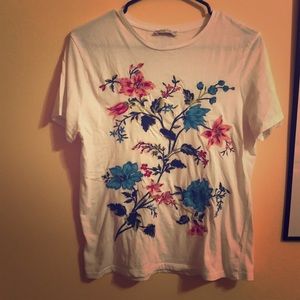 Zara Embroidered Tshirt Size S